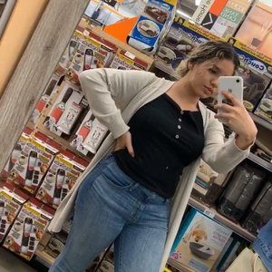 Meet your Posher, Daniela